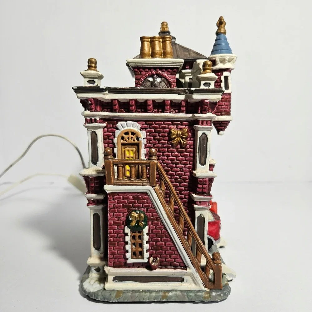 Lemax Caddington Village Engine House No 8 Lighted Christmas Building 55228